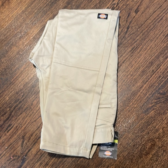 Dickies Skinny Fit Straight Leg Twill Work Pant Khakis 38x32 - Picture 5 of 5